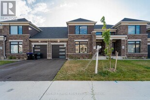 5 Bayberry Dr in Adjala-Tosorontio, ON - Building Photo