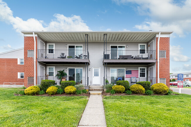 Milford Beach Apartments in Milford, CT - Building Photo - Building Photo