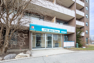 Linwood Apartment in Mississauga, ON - Building Photo - Building Photo