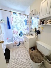 1409 Commonwealth Ave, Unit 403 in Boston, MA - Foto de edificio - Building Photo