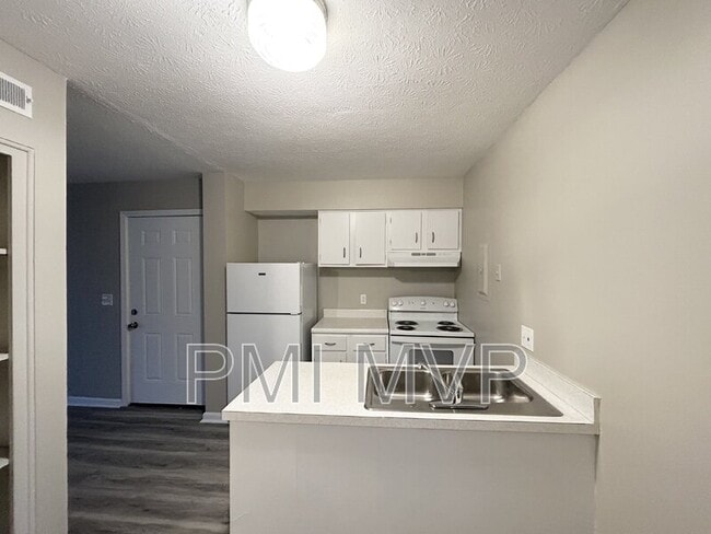 property at 834 Whitethorne Ave