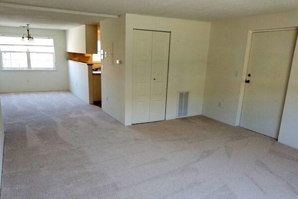 201 Bedford Rd, Unit #9e in Woburn, MA - Foto de edificio - Building Photo