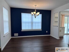 12 Covington Ct in East Brunswick, NJ - Building Photo - Building Photo