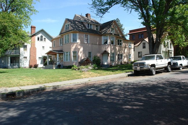 627 S Adams St in Spokane, WA - Foto de edificio - Building Photo