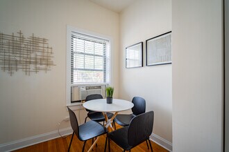 2989 N Lawndale Ave, Unit 1 in Chicago, IL - Building Photo - Building Photo