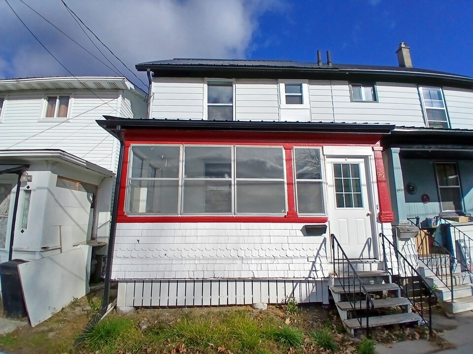 99 Buell St in Brockville, ON - Building Photo