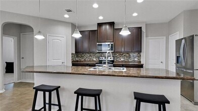 330 New Bridge Dr in Kyle, TX - Building Photo - Building Photo