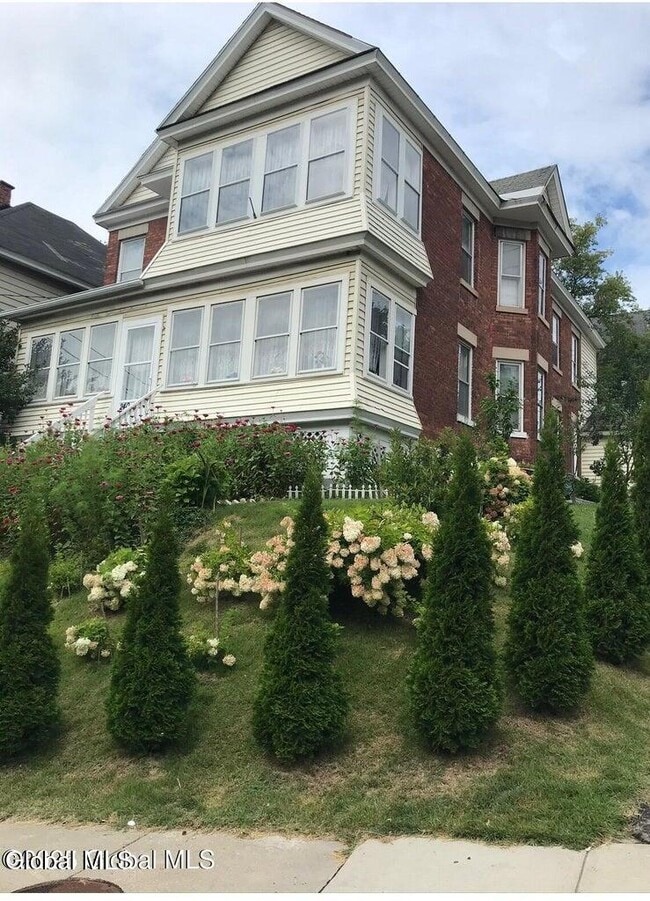 240-242-242 Vrooman Ave