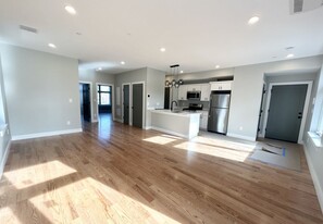 16 Baker Ct, Unit 4 in Boston, MA - Building Photo