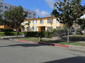 Berendo Apartments in Los Angeles, CA - Building Photo - Building Photo