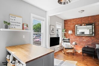 104 Paris St, Unit 675 in Boston, MA - Building Photo - Building Photo