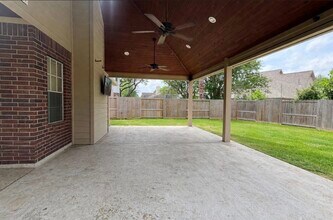 1811 Emerald Lake Ct in Houston, TX - Building Photo - Building Photo