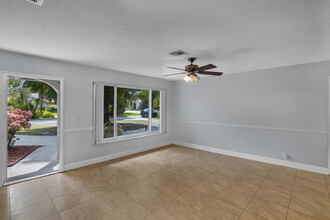 5216 Greenwood Dr in Delray Beach, FL - Building Photo - Building Photo