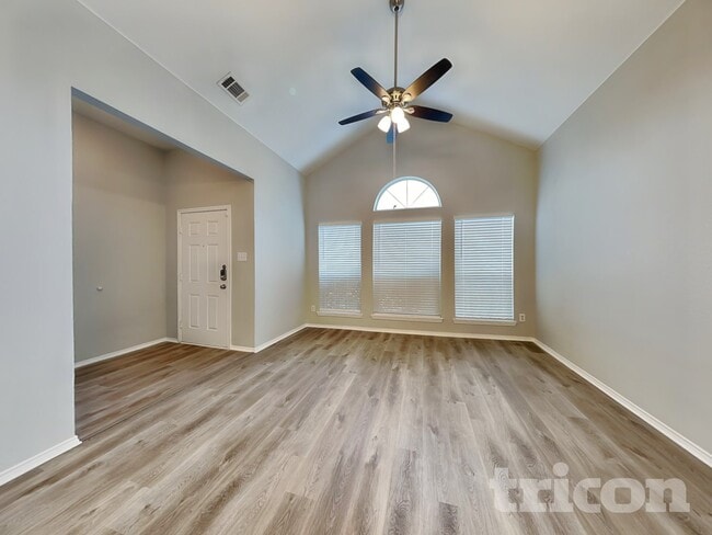 1700 Bob Dr in Royse City, TX - Foto de edificio - Building Photo