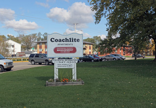 Coachlite Apartments in Belvidere, IL - Building Photo - Building Photo