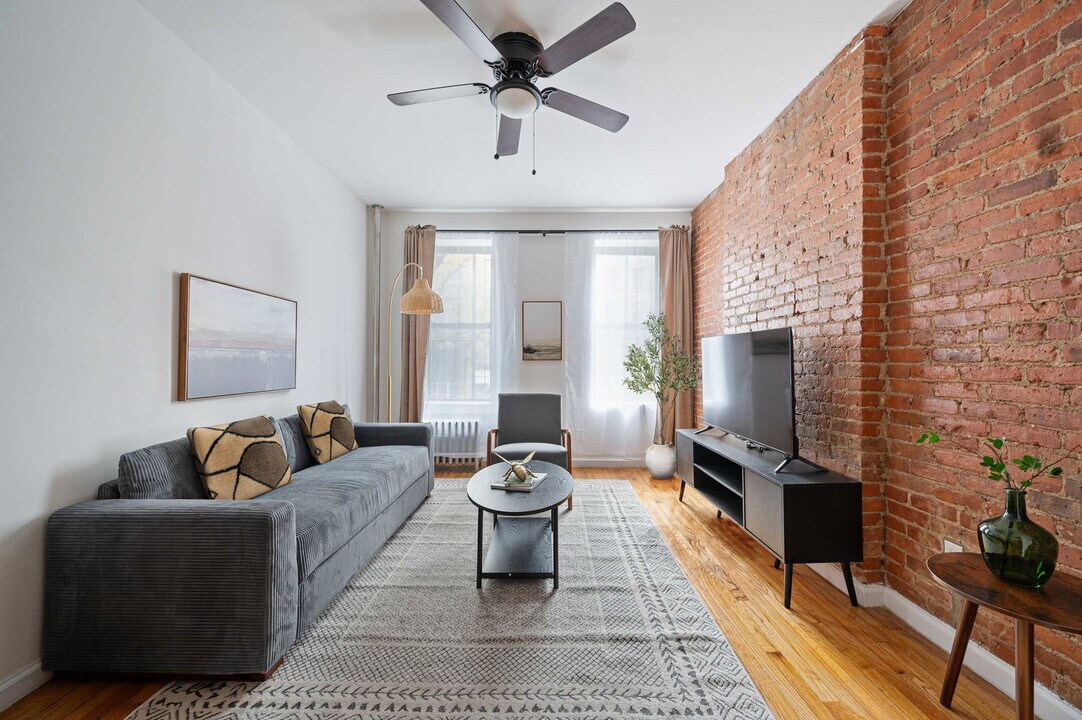 829 9th Ave in New York, NY - Building Photo