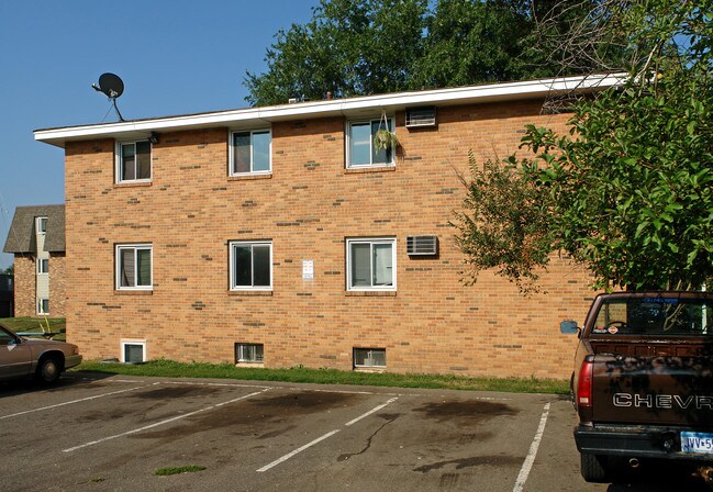 2450 County Road I in Mounds View, MN - Building Photo - Building Photo