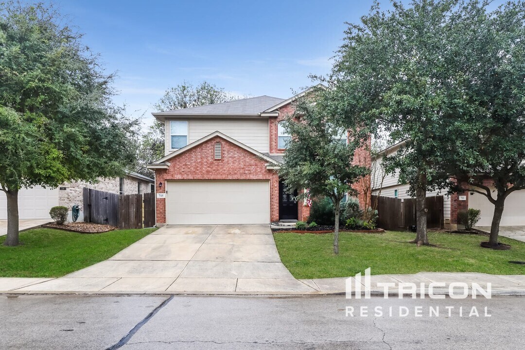 715 Celosia in San Antonio, TX - Building Photo