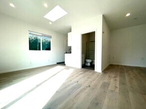 5700 Vanalden Ave, Unit Studio in Tarzana, CA - Building Photo - Building Photo