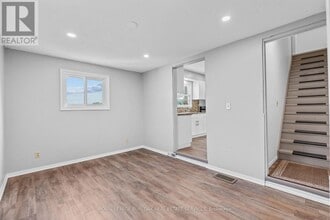 13 Craig Blvd in Grimsby, ON - Building Photo - Building Photo