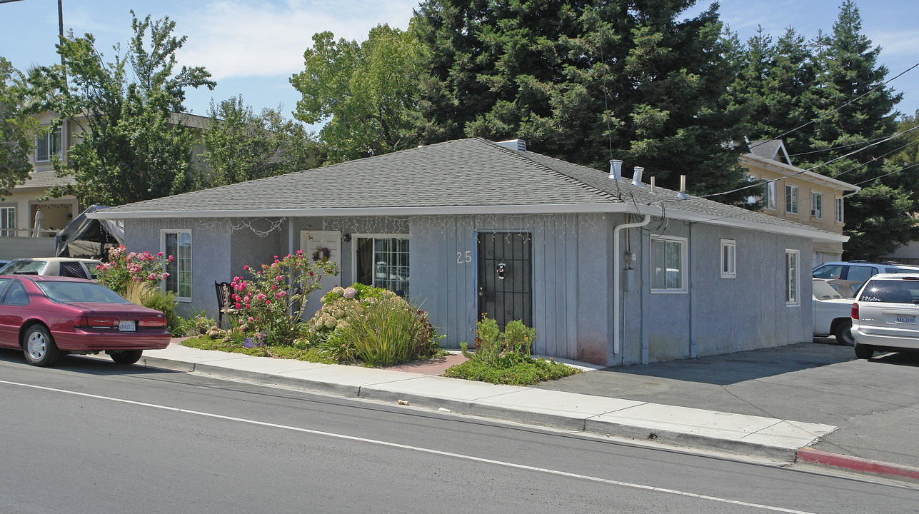 25 Morello Ave in Martinez, CA - Building Photo