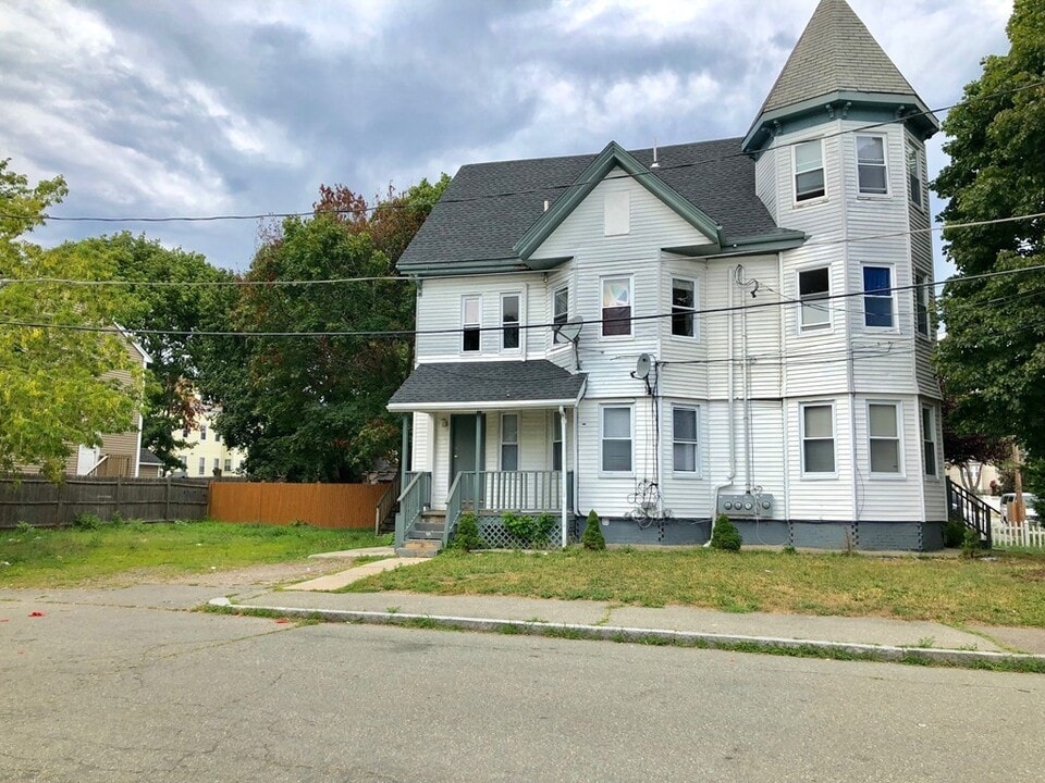 24 Turner St, Unit #3 in Brockton, MA - Building Photo