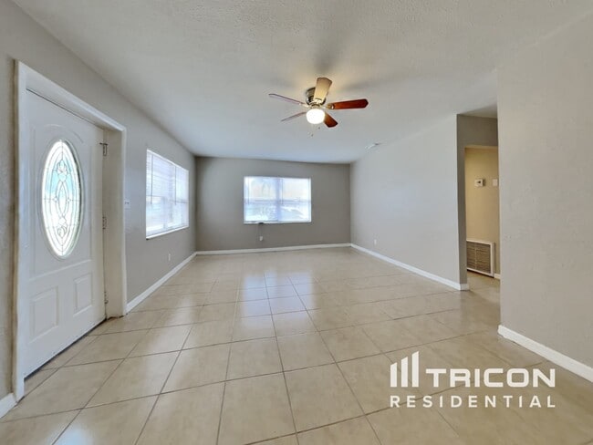 6297 20th St S in St. Petersburg, FL - Building Photo - Building Photo