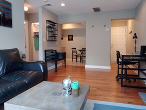 5953 N Kenmore Ave-Unit -201CC in Chicago, IL - Building Photo - Building Photo