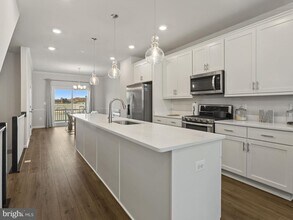 4810 Vista Glen Ln in Lanham, MD - Building Photo - Building Photo