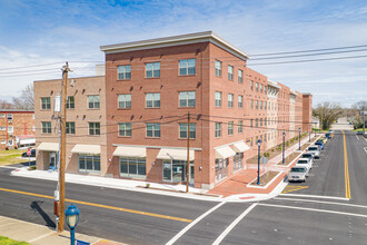 Freedman Point in Hopewell, VA - Foto de edificio - Building Photo