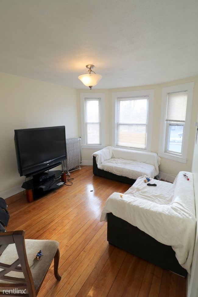 8 Lexington Terrace-Unit -Apt 3R in Waltham, MA - Building Photo - Building Photo