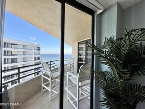 3023 S Atlantic Ave, Unit 1102 in Daytona Beach Shores, FL - Foto de edificio - Building Photo