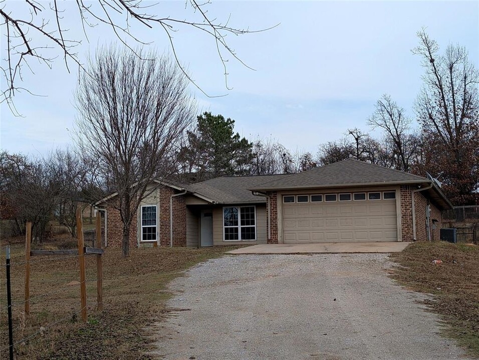 16904 Meadow Lake Cir in Newalla, OK - Building Photo