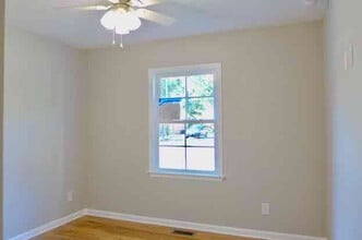 111 Monroe Rd in Ladson, SC - Foto de edificio - Building Photo