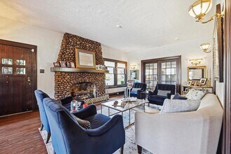 3702 Audubon Pl in Houston, TX - Building Photo - Building Photo