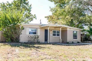 5340 96th Terrace N in Pinellas Park, FL - Building Photo