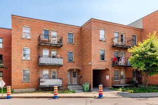 4550 Saint-Antoine Rue O in Montréal, QC - Building Photo