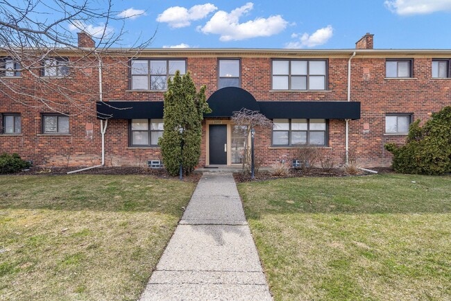 25707 Woodward Ave in Royal Oak, MI - Building Photo - Building Photo