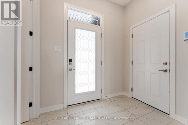 184 Beebalm Cres in Ottawa, ON - Building Photo - Building Photo