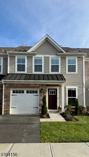 property at 8 Owen Ct