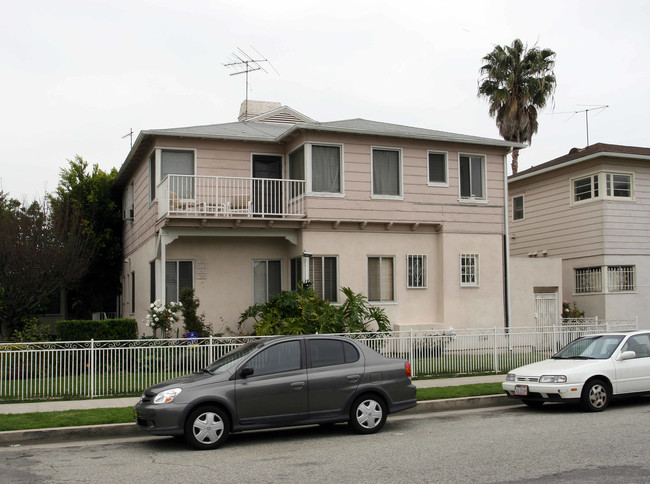 118-124 N Flores St in Los Angeles, CA - Building Photo - Building Photo