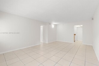 10032 Twin Lakes Dr in Coral Springs, FL - Building Photo - Building Photo