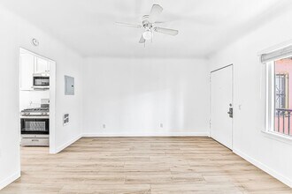 636 Linden Ave, Unit 18 in Long Beach, CA - Building Photo - Building Photo