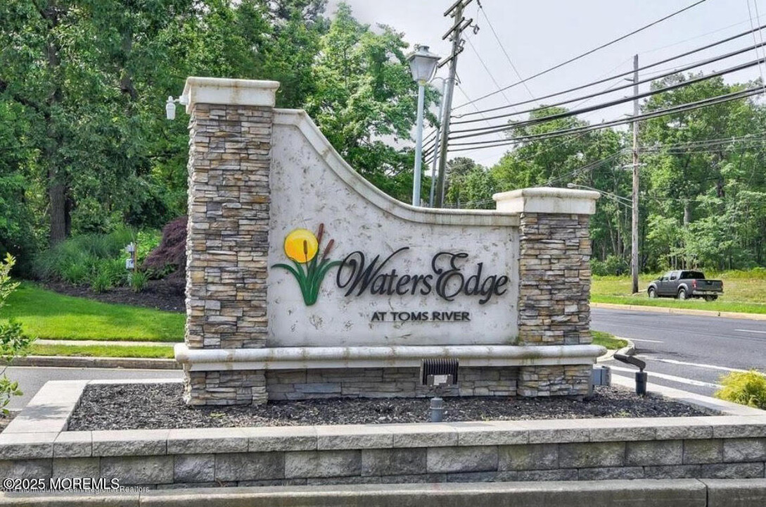 1415 Waters Edge Dr in Toms River, NJ - Building Photo