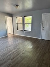 4914 Elgin St in Fort Worth, TX - Foto de edificio - Building Photo