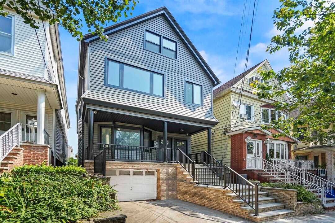 31 W 46th St in Bayonne, NJ - Foto de edificio