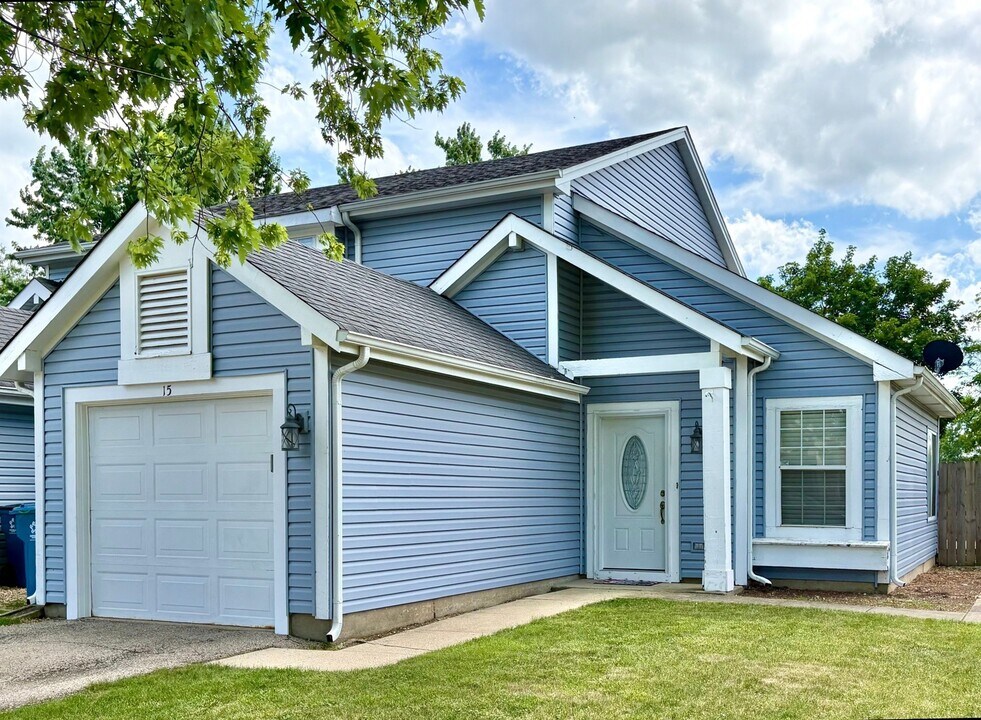 15 Yardley Ct in Glendale Heights, IL - Building Photo