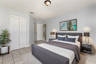 588 Imperial Pl in Poinciana, FL - Foto de edificio - Building Photo