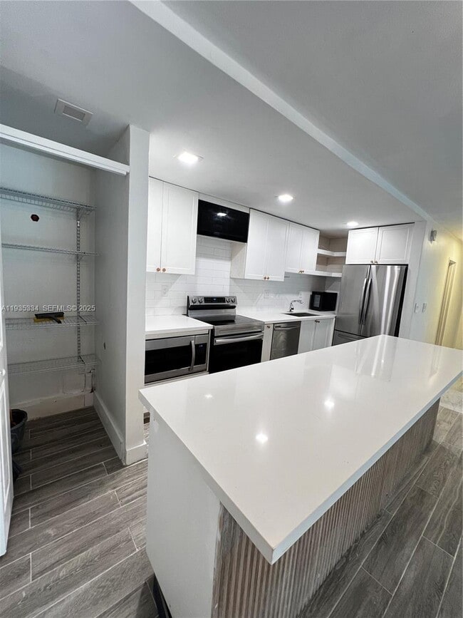 4470 NW 79th Ave in Doral, FL - Building Photo - Building Photo