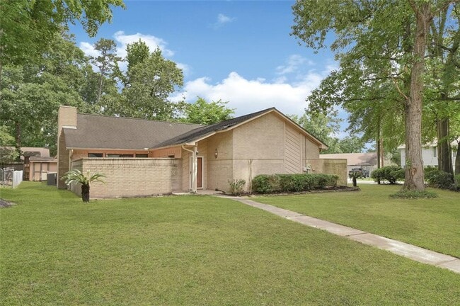 52 Greentree Ln in Panorama Village, TX - Building Photo - Building Photo